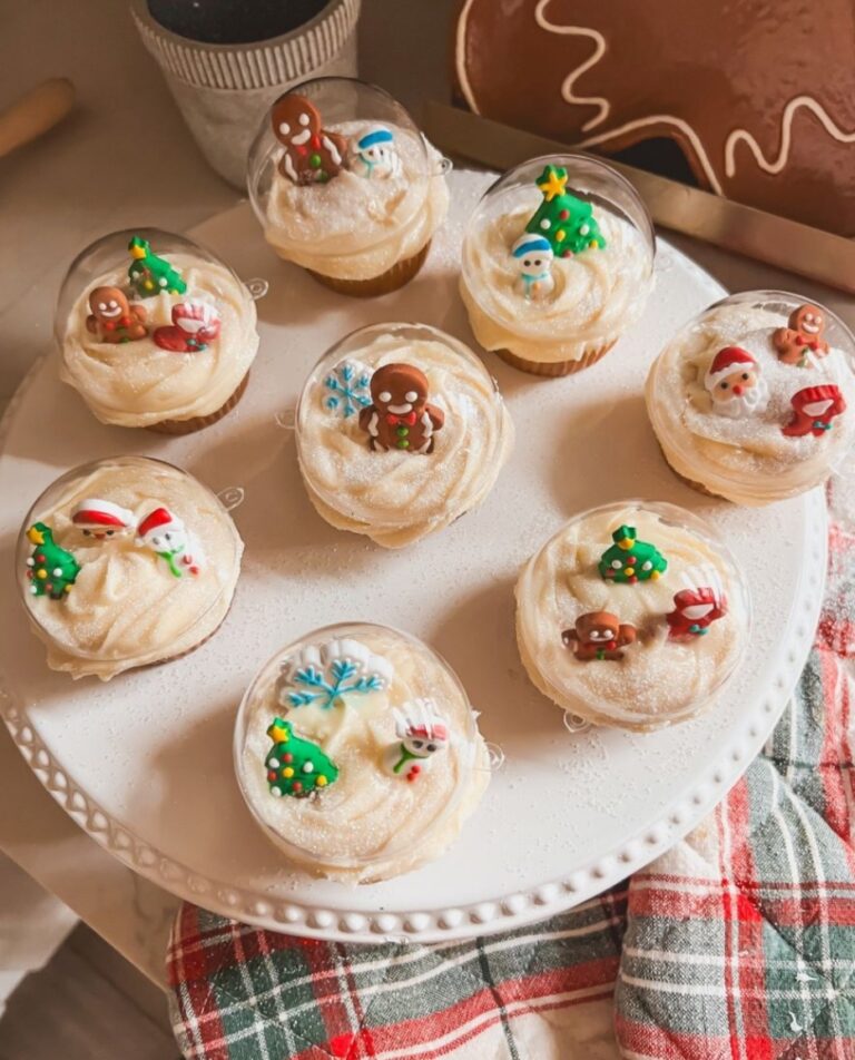 Make Adorable Snow Globe Cupcakes